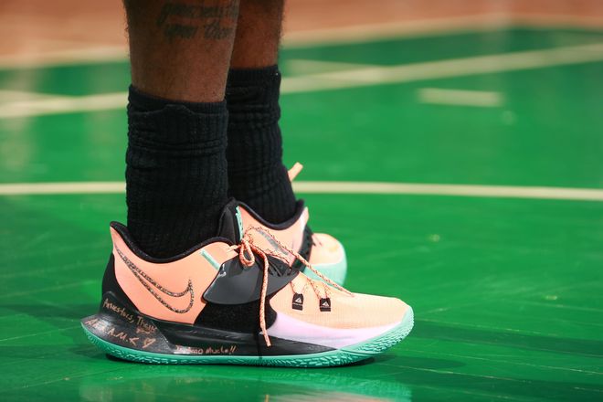 通过具象的 通过具象的